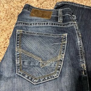 Buckle. Bke. Jake. 32L. Bootleg. Men